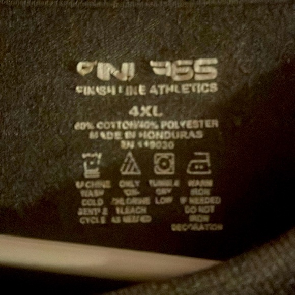 4XL T shirt looks green in pic but looks grey to me . - Picture 2 of 2